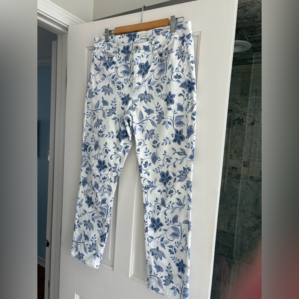 J Jill Floral Blue and White cropped ankle raw hem jeans size 8
